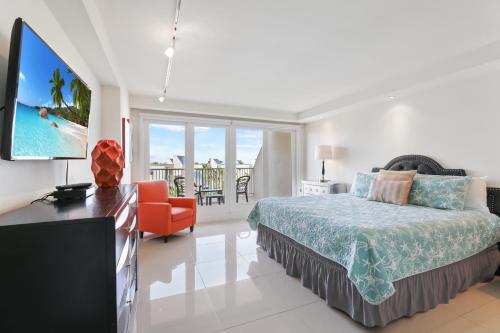 Spectacular Beachfront Property! Shared pools & jacuzzi - image 12