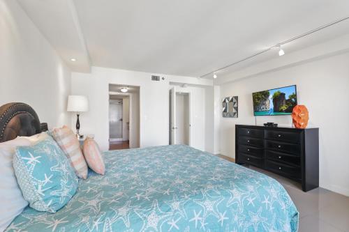 Spectacular Beachfront Property! Shared pools & jacuzzi - image 11
