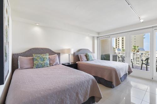 Spectacular Beachfront Property! Shared pools & jacuzzi - image 10