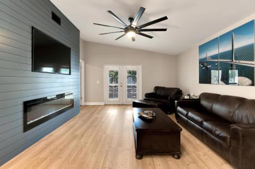 Newly Renovated Home - Walk to Gadsden Park