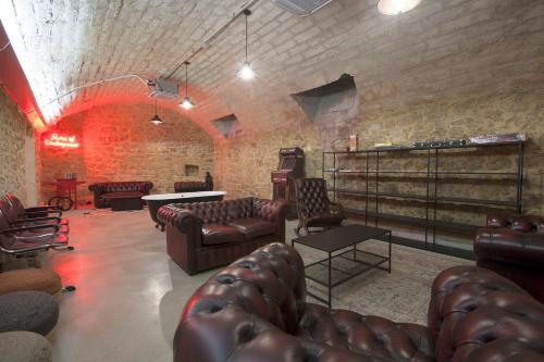 Shared lounge/TV area, Le Maje Hostel in Montpellier