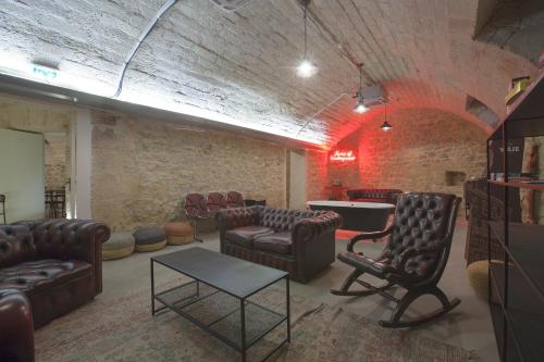 Shared lounge/TV area, Le Maje Hostel in Montpellier