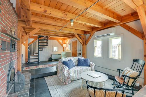 Cozy Pet-Friendly Cottage Near Fort Knox and Acadia