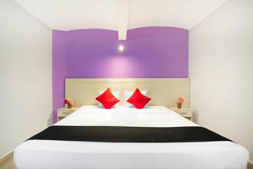 1 queen bed, 1 double bed