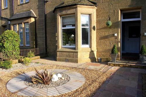 Entrance, Dalmore Lodge Guest House in Murrayfield