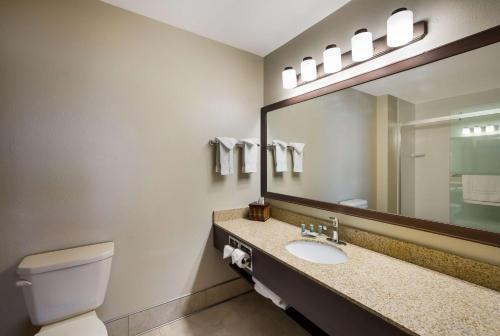 Best Western Vermillion Inn - image 12