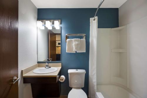 WoodSpring Suites Orlando North - Maitland - 화장실
