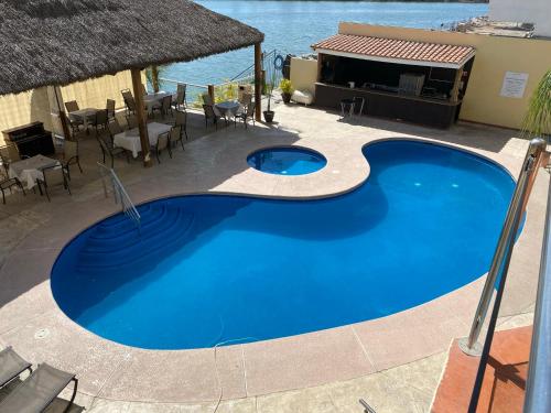 Condo 2B en la marina con alberca
