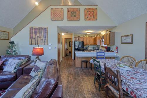Poppys Mountain House in Swanton, USA