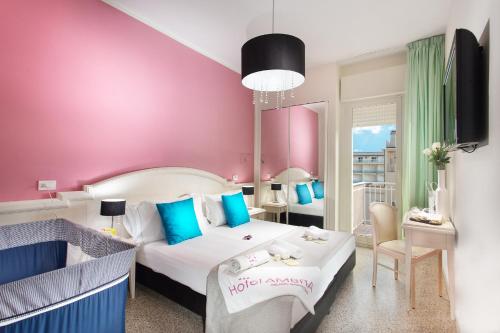 1 queen bed, 1 twin bed