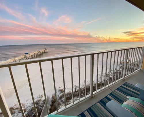 Emerald Skye 52 by ALBVR - Beautifully decorated beachfront condo in Orange Beach (AL)