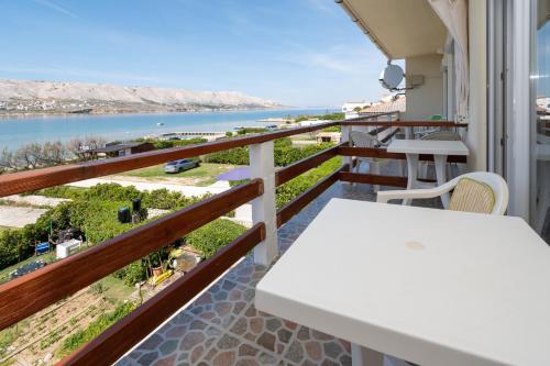 Studio with Balcony and Sea View image 2