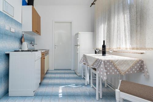 Studio with Balcony and Sea View image 5