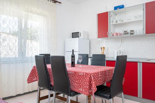 Two-Bedroom Apartment with Balcony and Sea View image 5
