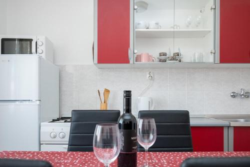 Two-Bedroom Apartment with Balcony and Sea View image 4