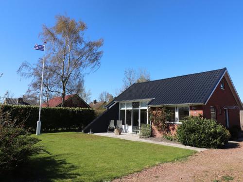  Tranquil Holiday Home in Lauwersoog with Terrace and Garden, Pension in Lauwersoog bei Hornhuizen