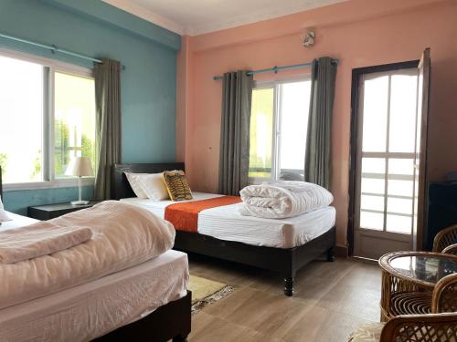 Twin Room with Mountain View image 2