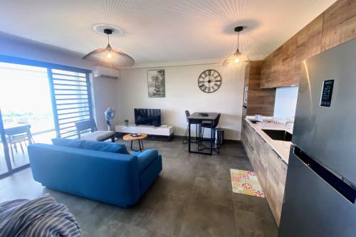 Near Papeete modern apartment with sea view - image 5