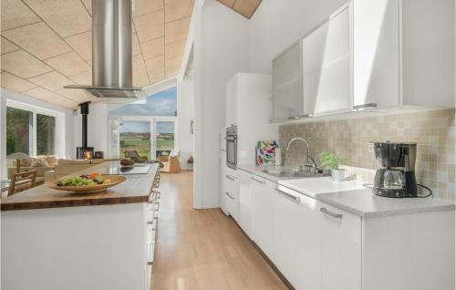 cuina, 3 Bedroom Beautiful Home In Samsø in Samso