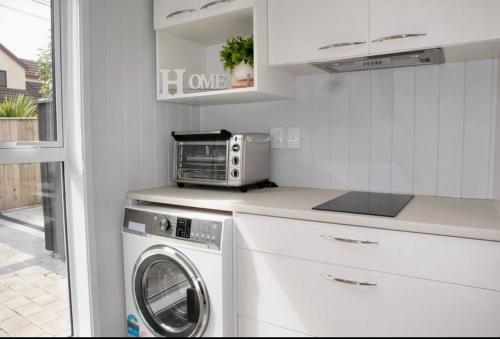 ห้องครัว, BENROSE FARM COTTAGES in โพรีรัว