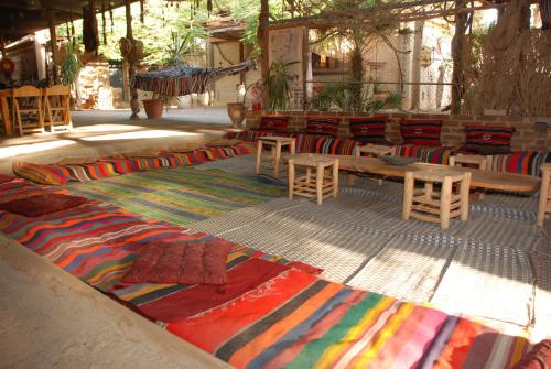 صالة مشتركة/ منطقة التلفزيون, Desert Routes Inn Shvilim ba Midbar in Hatzeva