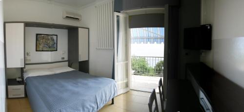 Double or Twin Room with Sea View