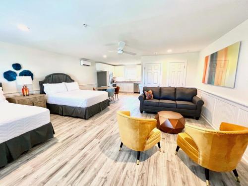 Saltwater 106 1st Floor Low Tide in Surf City, USA