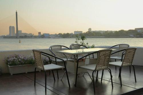 Riverfront house/Chao phraya river/Baan Rimphraya