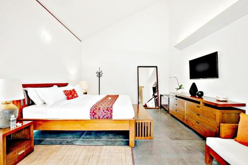 Four-Bedroom Villa with Pool image 10