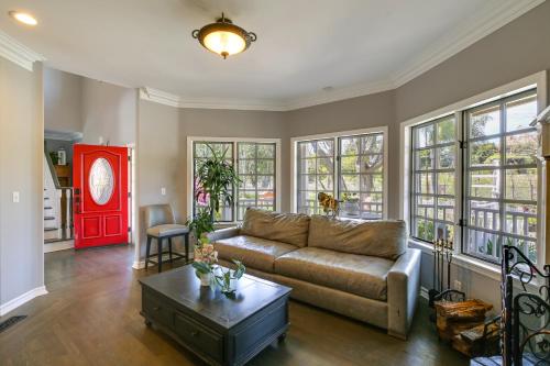 Stunning Home in Orange County with Stables! in Orange, USA
