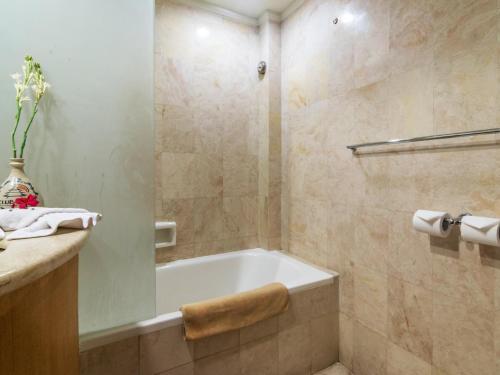 One-Bedroom Apartment image 7