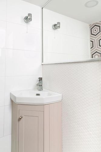 Picture of Newly Refurbished 2-Bedroom Flat In Notting Hill