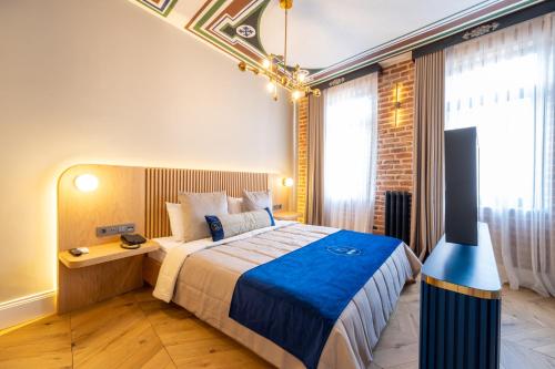 room detail thumbnail 1