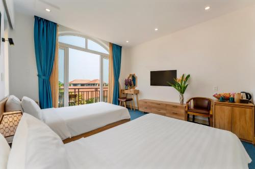 Deluxe Twin Room with Balcony
