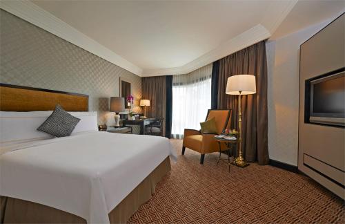 1 double bed, 1 twin bed