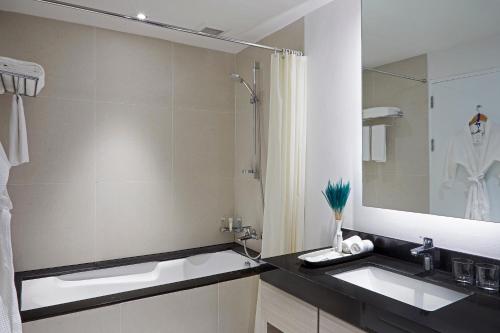 room detail thumbnail 2