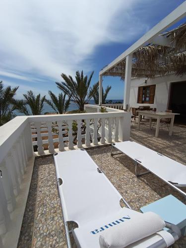 ทัศนียภาพ, Palmhouses near สนามบินแห่งชาติคาร์ปาทอส ไอส์แลนด์