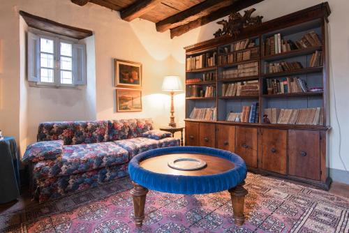 GuestHost - Sillicagnana Castle Villa with Swimming Pool! in San Romano