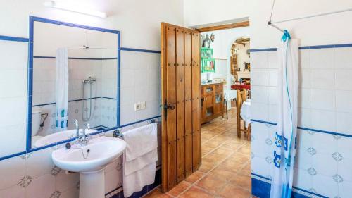 حمام, Cortijo La Torca Fuente de Piedra by Ruralidays in Fuente De Piedra