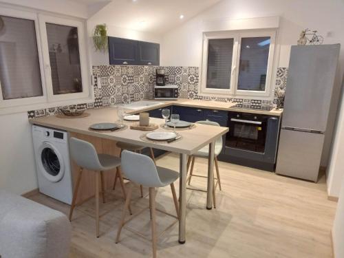 Kitchen, Cottage neuf - Foret de Troncais in Cerilly