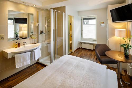 Classic Single Room with Shower and Toilet