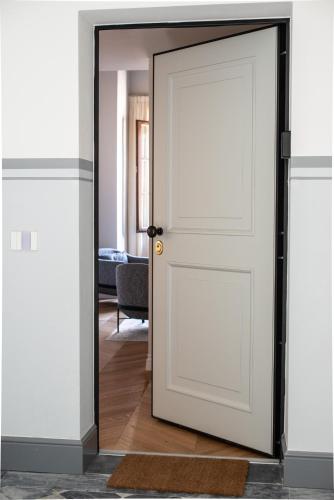 One-Bedroom Apartment image 10