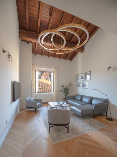 One-Bedroom Apartment image 9