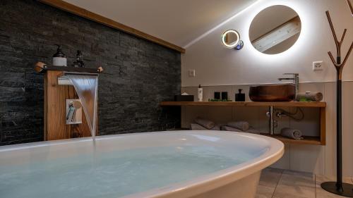 Bathroom, SALZANO Hotel - Spa - Restaurant in Unterseen