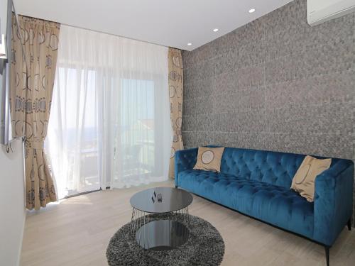 Luxury Amarin Apartment