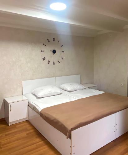 2 twin beds