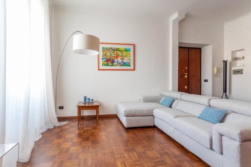 Modern 2BDR apartment vibrant Prati neighborhood, Řím (fotografie 8)