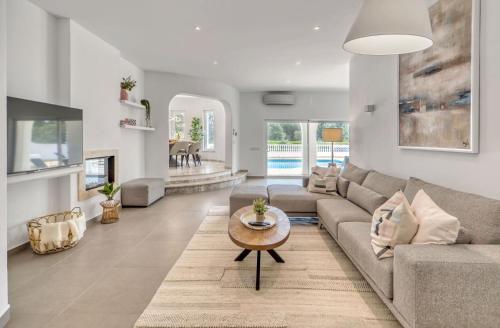 ห้องส่วนกลางสำหรับนั่งเล่น/ดูทีวี, Villa Beleza in วาเล ดาส ออร์ตัส