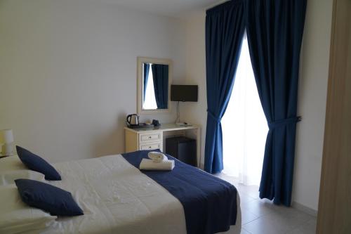 Double Room image 4