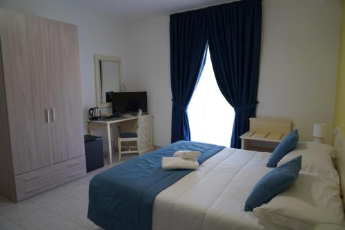 Double Room image 5